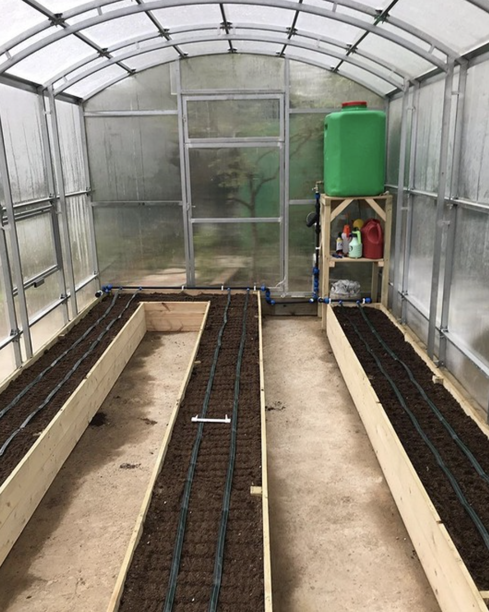 Организация правильного полива в теплице: какая вода нужна растениям Организация правильного полива в теплице: какая вода нужна растениям